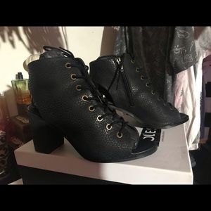 Women’s cutout /lace up booties